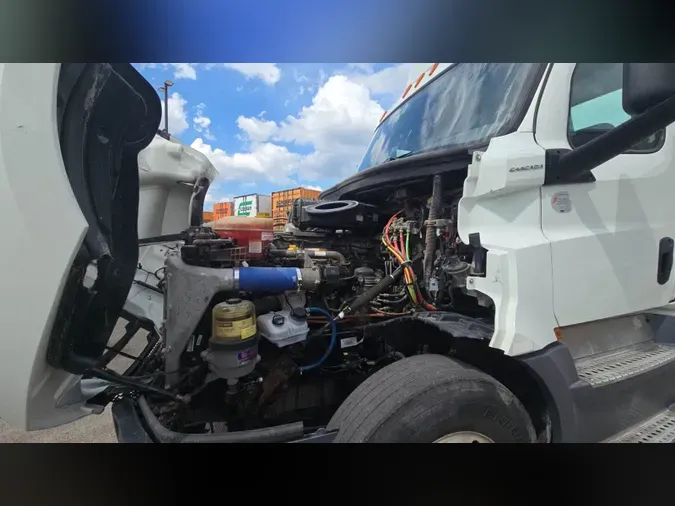 2020 Freightliner Cascadia 126