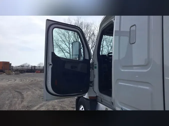 2021 Freightliner Cascadia 126