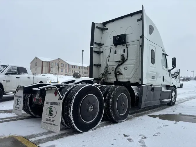 2019 Freightliner Cascadia 126