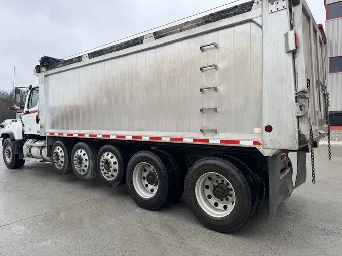 2015 Freightliner 114SD