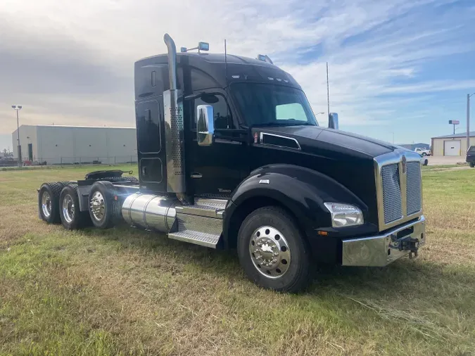 2021 Kenworth T880