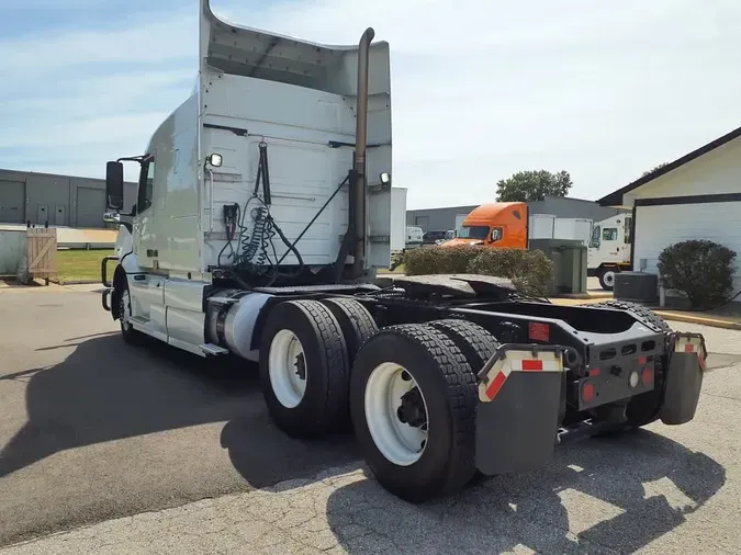 2020 VOLVO VNR64T-640