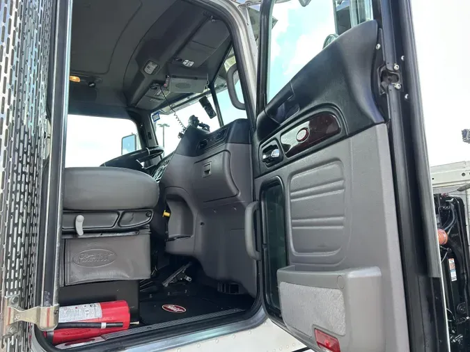 2019 Peterbilt 389