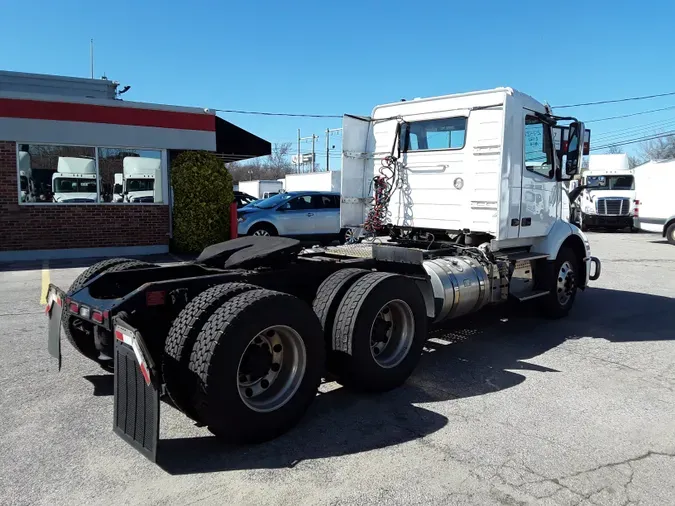 2021 VOLVO VNL64T-300