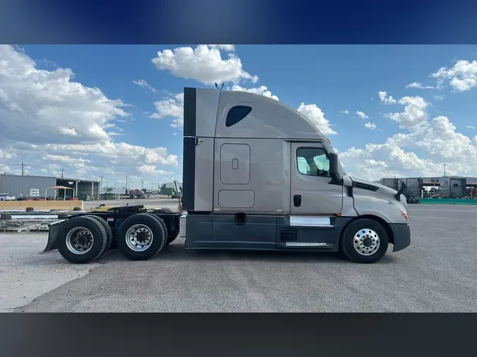 2022 Freightliner Cascadia 126