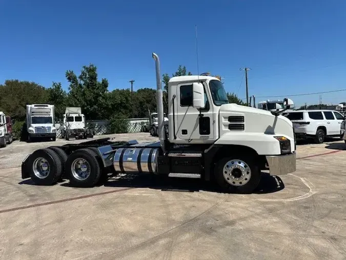 2022 MACK AN64T