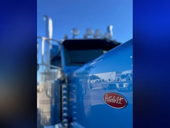 2020 Peterbilt 389