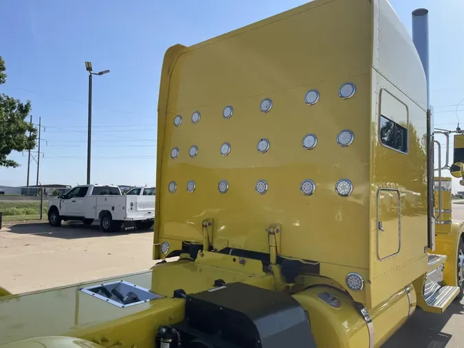 2023 Peterbilt 389