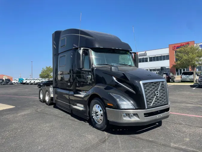 2025 VOLVO VNL64T860