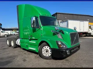 2017 VOLVO VNL64430