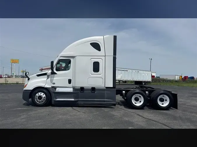 2021 FREIGHTLINER CA126