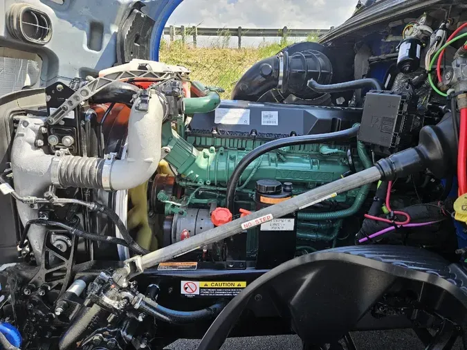 2020 VOLVO VNL64T860