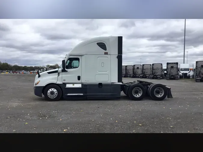 2021 Freightliner Cascadia 126