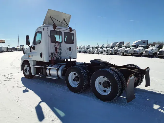 2016 FREIGHTLINER/MERCEDES CASCADIA 125