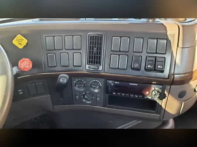 2014 VOLVO VNM42TRACTOR3cc2f9894f1675255b3d08132cd015e7