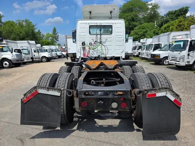 2019 VOLVO VNL64T-300