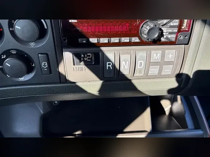 2021 VOLVO VNL760