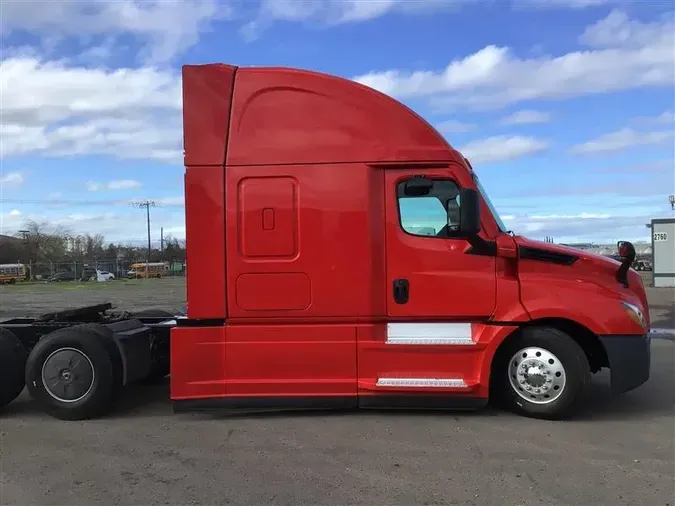 2022 FREIGHTLINER CA126