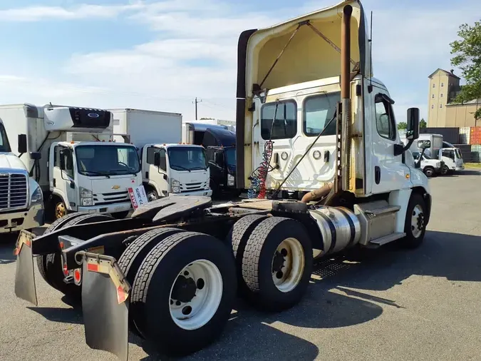 2020 FREIGHTLINER CASCADIA 125