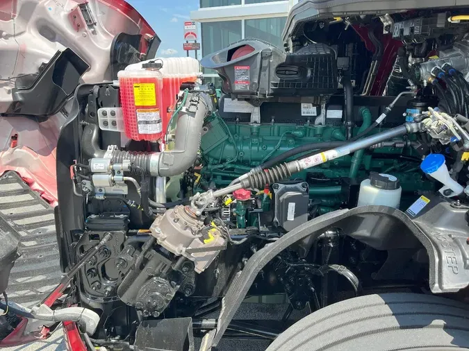 2026 VOLVO VNL64T860