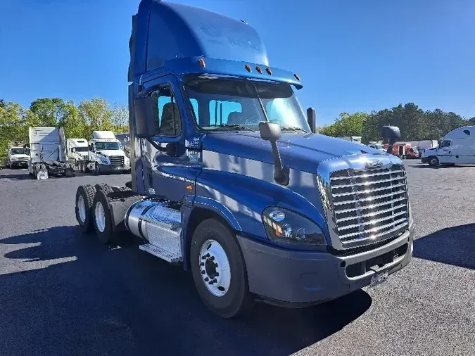 2016 Freightliner X12564ST