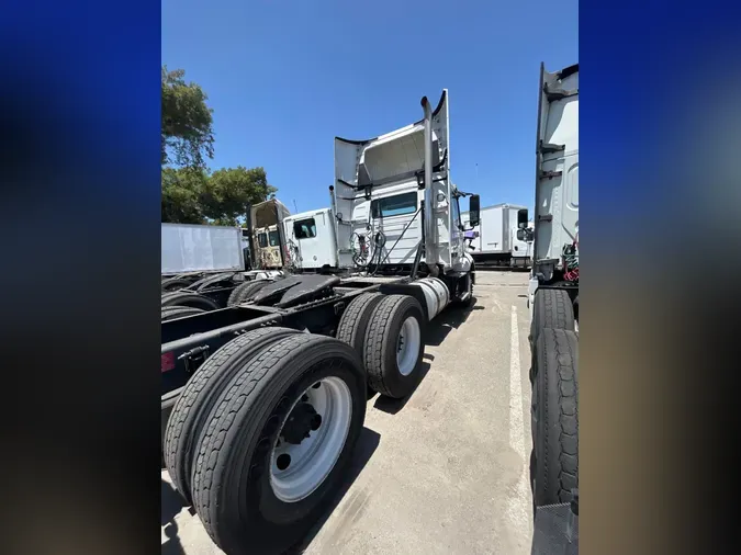 2019 VOLVO VNL64T-300