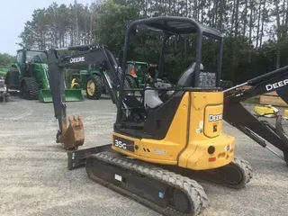 2017 John Deere 35G