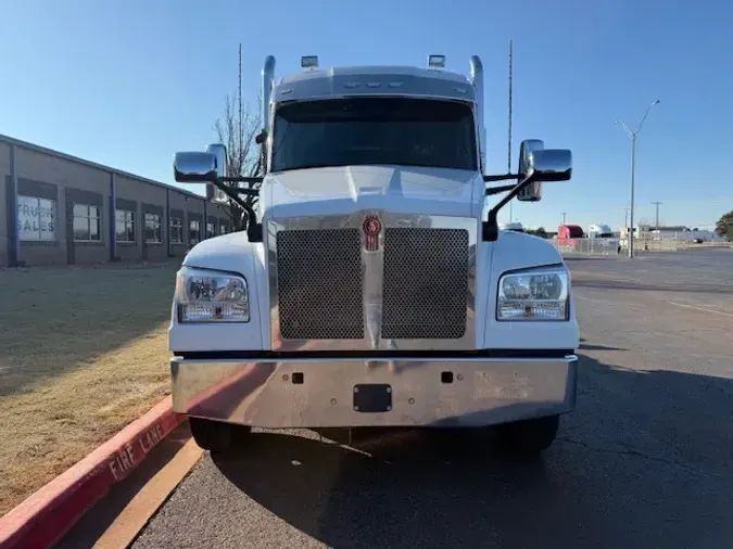 2021 KENWORTH T880