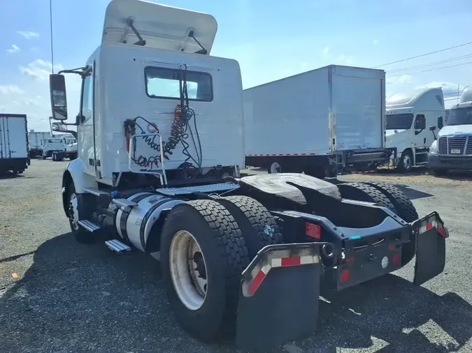 2019 VOLVO VNR42T 300