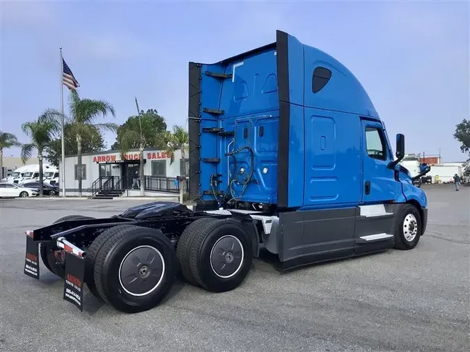 2021 FREIGHTLINER CA126