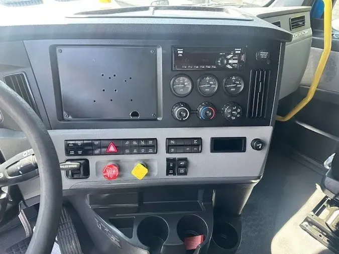 2021 FREIGHTLINER Cascadia 126