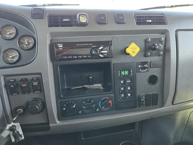 2020 Peterbilt 337