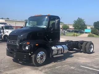 2022 Mack MD642