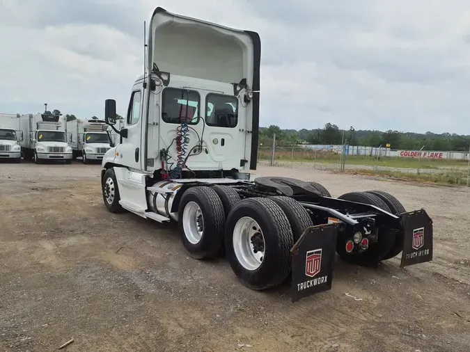 2019 FREIGHTLINER/MERCEDES CASCADIA 125