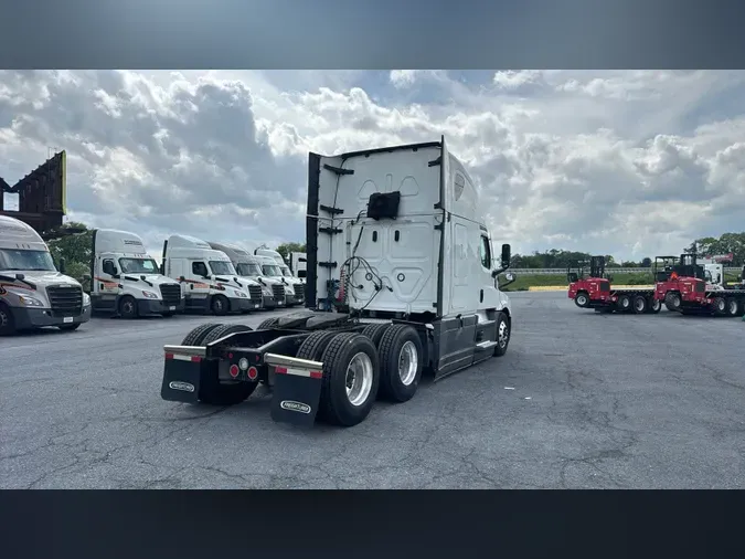 2023 Freightliner Cascadia 126