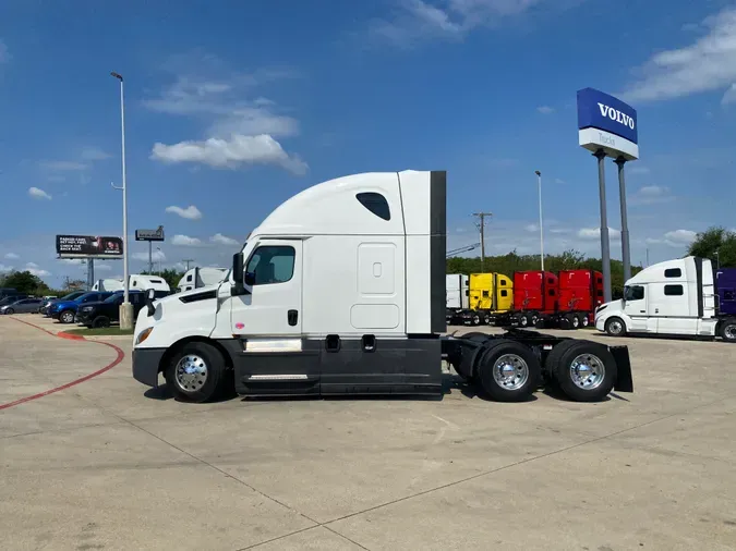 2021 FREIGHTLINER CASCADIA 126