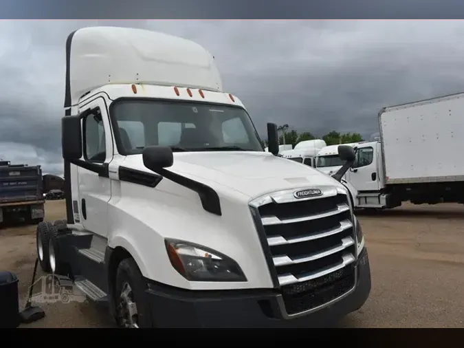 2019 FREIGHTLINER CASCADIA 126