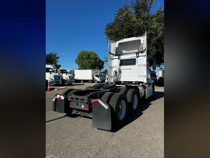 2018 VOLVO VNL64T-300