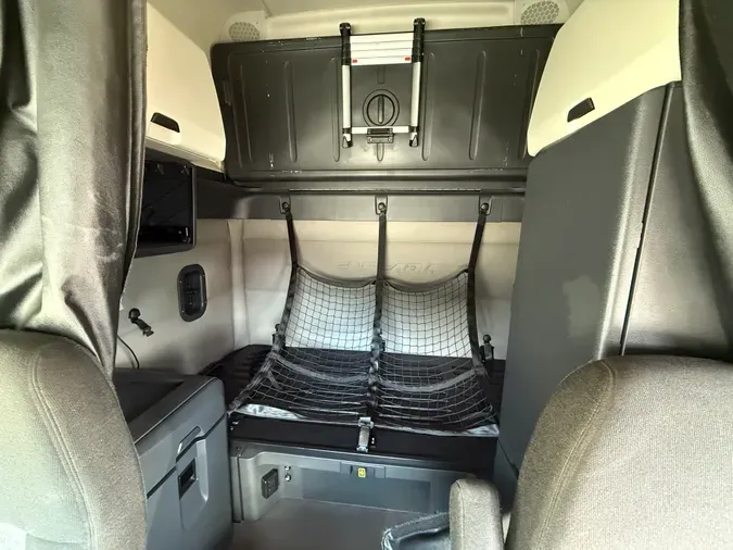 2020 Freightliner Cascadia 126