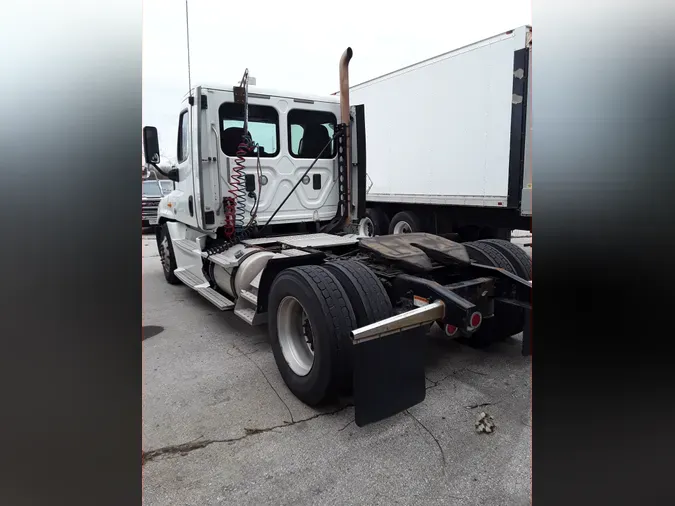 2013 FREIGHTLINER/MERCEDES CASCADIA 125