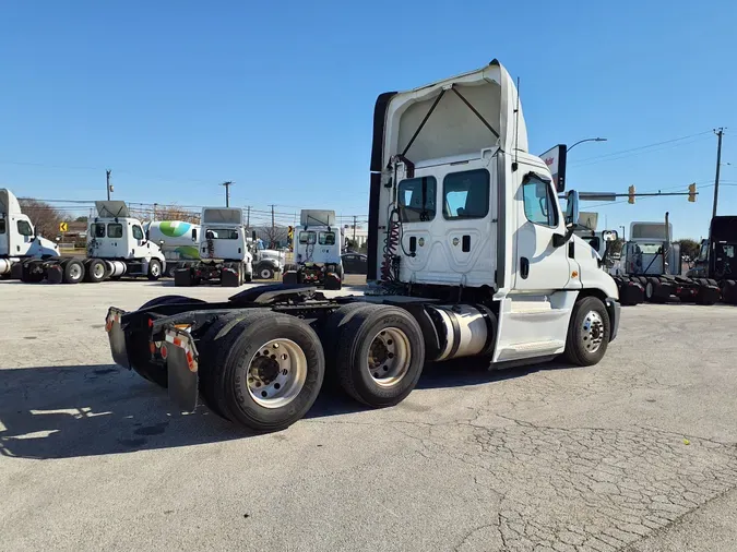 2016 FREIGHTLINER/MERCEDES CASCADIA 125