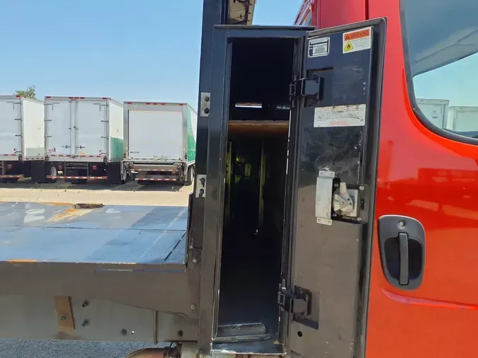 2018 FREIGHTLINER/MERCEDES M2 106