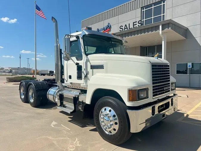 2019 MACK PI64T