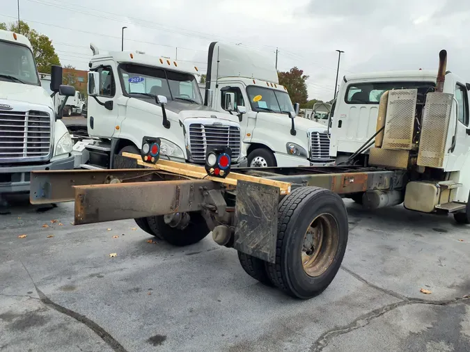 2015 FREIGHTLINER/MERCEDES M2 106