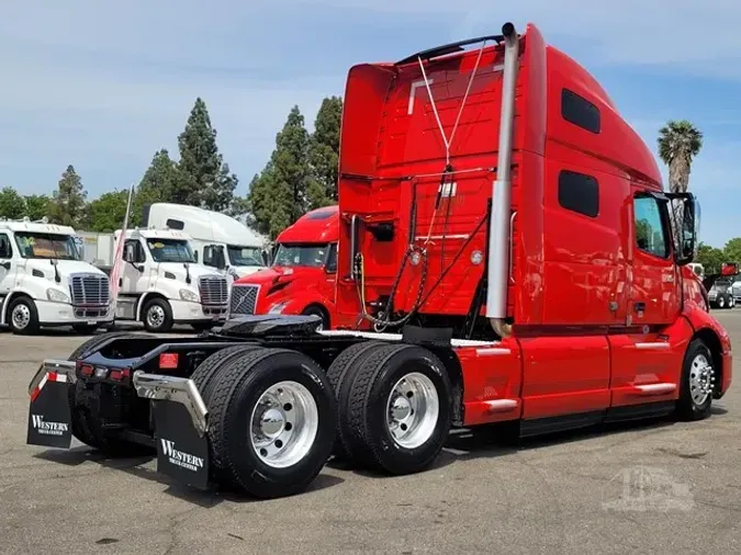 2022 VOLVO VNL64T760