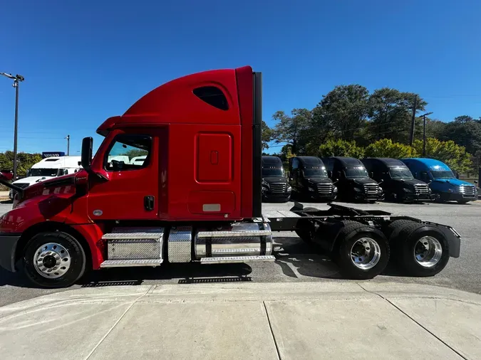 2020 Freightliner Cascadia 126