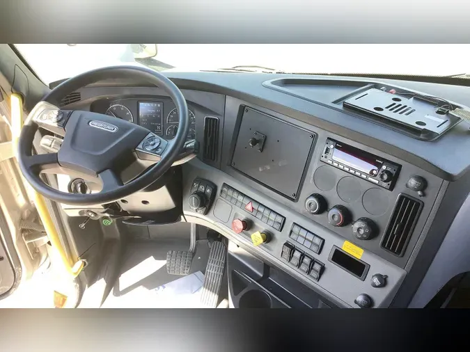 2022 Freightliner Cascadia 126