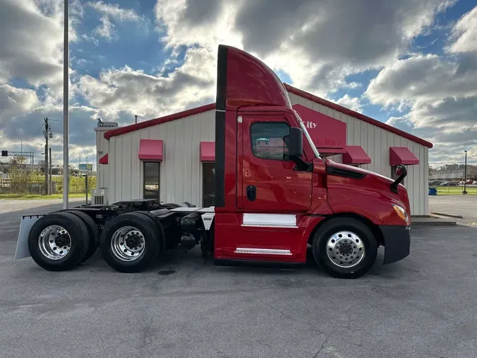 2021 FREIGHTLINER CASCADIA 126