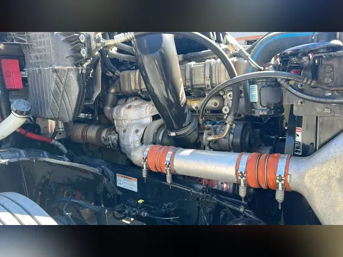 2021 Freightliner Cascadia 126