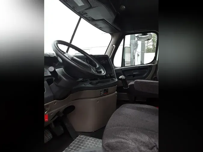 2015 FREIGHTLINER/MERCEDES CASCADIA 113